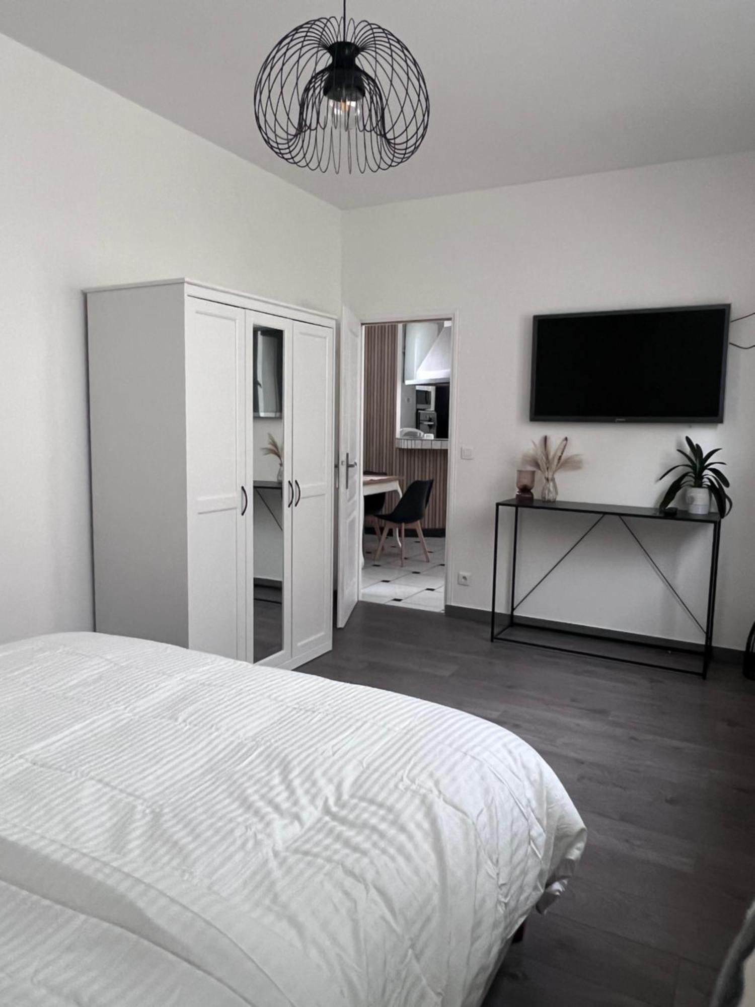 Stea Guesthouse Proche Paris Вільнев-ле-Руа Екстер'єр фото
